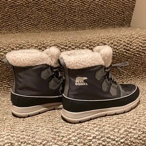 Sorel short water proof boots